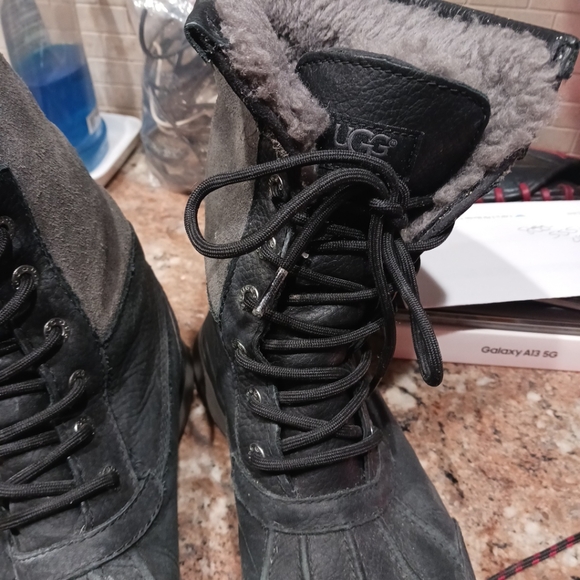 UGG Women's Adirondack III Black Grey Waterproof Leather Snow Boots. Size 8 - Picture 9 of 11